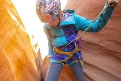 Marmot Wm's Huntley GORE-TEX® Jacket -Marmot Outdoor Equipment 36140 5990 HUNTLEY MarmotF21.DanKHaus.07861 scaled